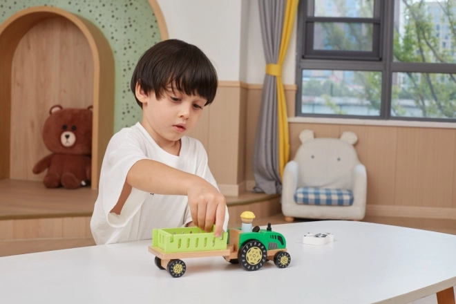 Leseni traktor z živalicami