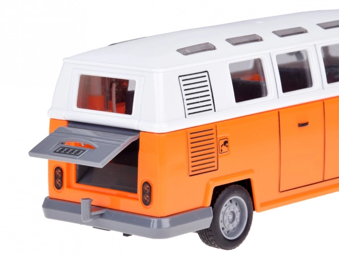 Retro avtobus na daljinsko upravljanje