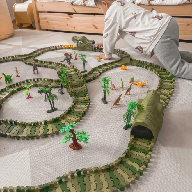 Dinozavrska dirkalna proga z avtomobilčkom in figurami