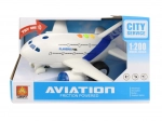 Letalo 1:200 z vztrajnikom, lučmi in zvokom