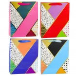 Papirnata darilna vrečka z geometrijskimi vzorci 32 × 26 × 12 cm