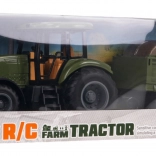 Zeleni daljinsko vodeni traktor s prikolico