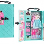 Modra garderobna omara z oblačili in dodatki za punčke