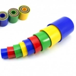 Barvita piramida za zlaganje iz lončkov