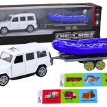 Terenski avto z prikolico in motornim čolnom