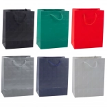 Darilna vrečka z vtisnjenimi kvadrati 23 × 18 × 10,5 cm