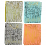 Darilna papirnata vrečka z zlatimi valovi 32 × 26 × 12 cm