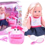 prikupna punčka s kitkami ter rožnatim nahrbtnikom in očali