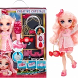 Punčka RAINBOW HIGH Bella Parker Creative Crystals s kreativnim kristalnim kompletom