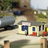 Piko Hobby trgovina z olji Günther – komplet za sestavljanje H0