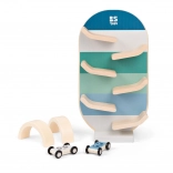 lesena dirkalna steza z avtomobilčki in loki