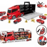 Transportni tovornjak s gasilci in dodatki