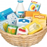 Lesena nakupovalna košara s živili za otroke