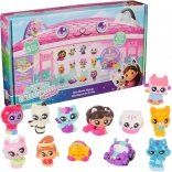 GABBY'S DOLLHOUSE filmski set – 12 mini figuric in 3 podstavki