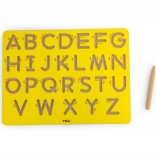 Lesena grafomotorična tabla VIGA – velike tiskane črke