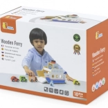 Leseni trajekt z avtomobilčki in posadko