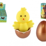 Piščanček, ki se izleže iz jajca